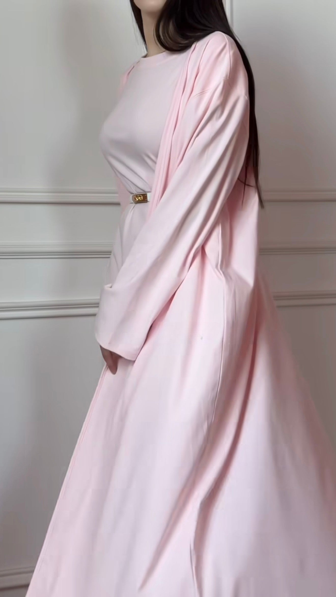 Zweiteiliges Kleid-Set mit passender offenen Abaya