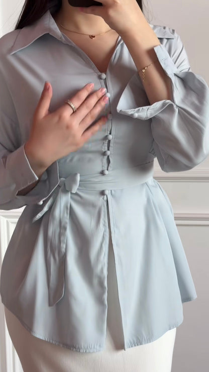 Zweiteiliges Set mit Bluse und weißem Maxirock