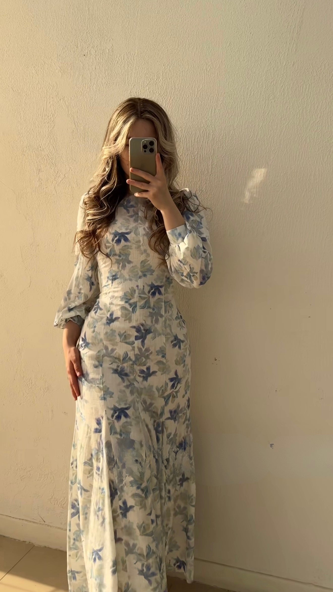 Maxikleid mit blauem Blumenmuster