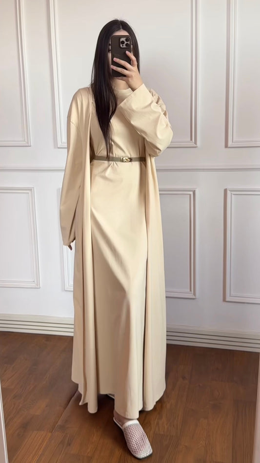 Zweiteiliges Kleid-Set mit passender offenen Abaya