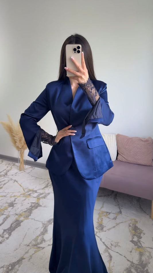 Blazer-Set mit Rock und Spitze
