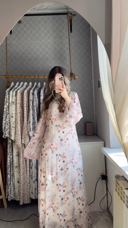 Fließendes Maxikleid mit Bindegürtel und zartem Blütenprint
