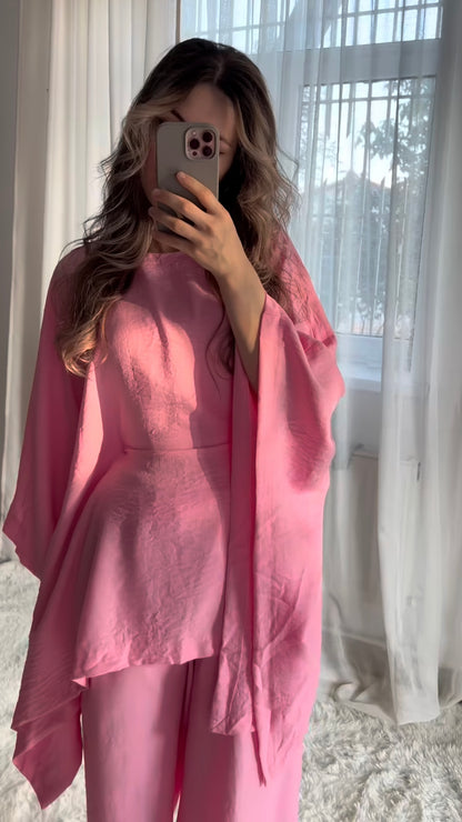 Zweiteiler in Pink mit Kaftan-Oberteil