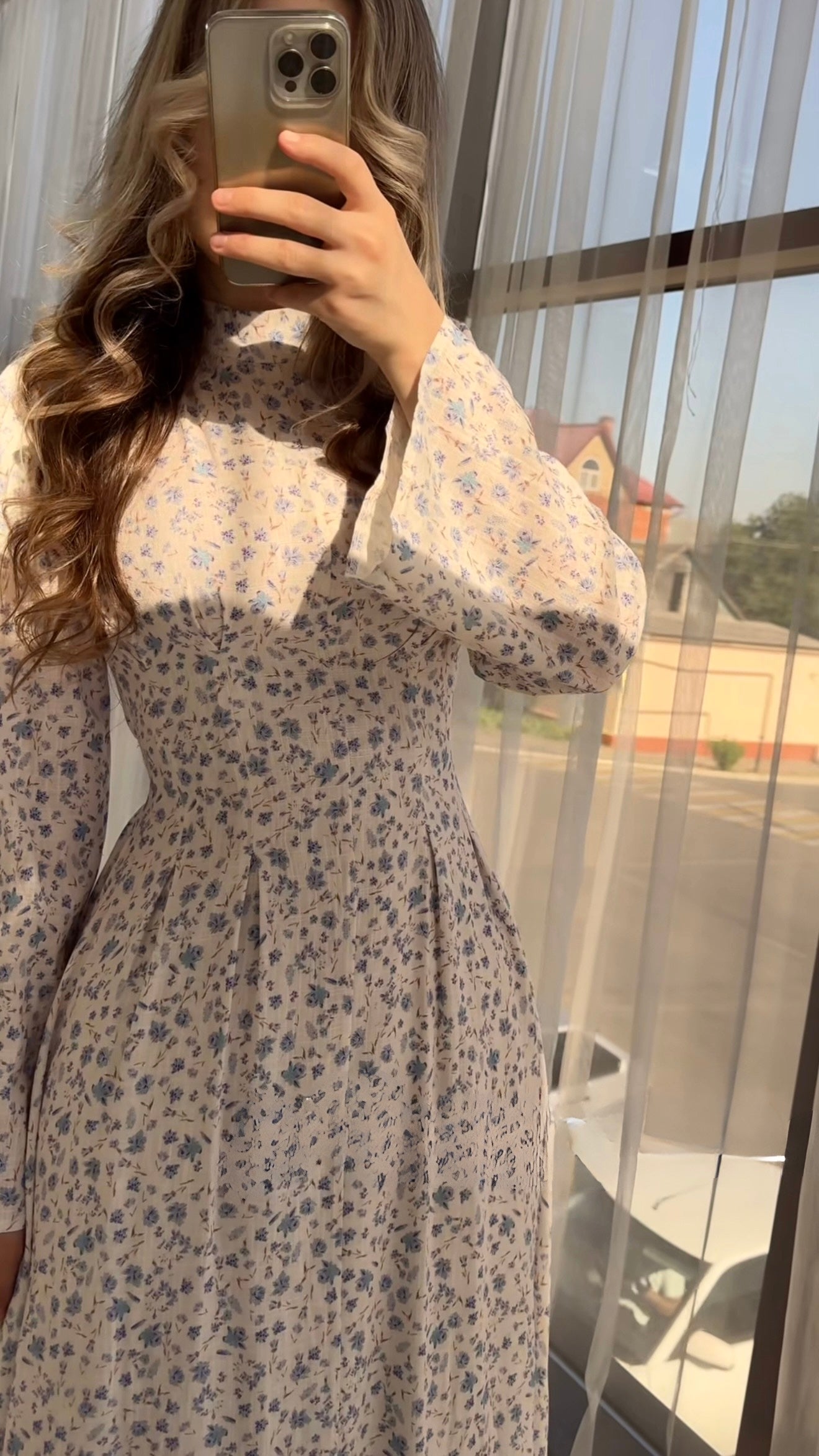 Blumenprint Maxikleid mit hohem Kragen