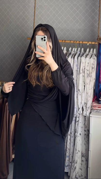 Schwarzes Maxi Set mit Kapuze und Drapierung