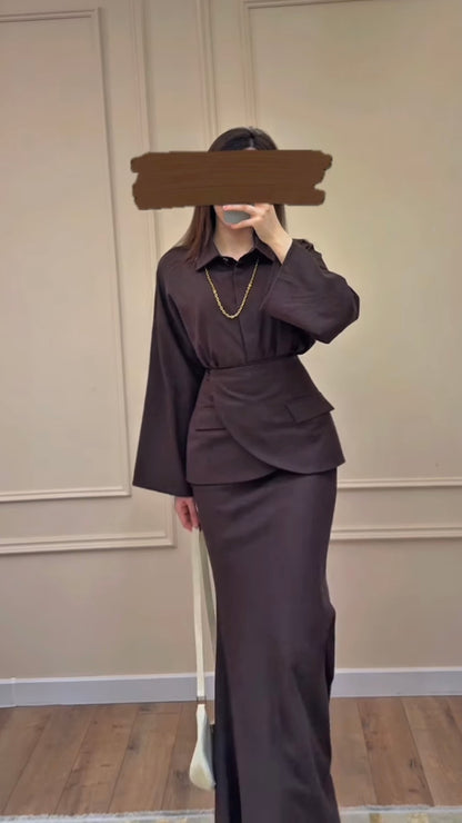 Zweiteiler mit Wickelbluse in Dunkelbraun