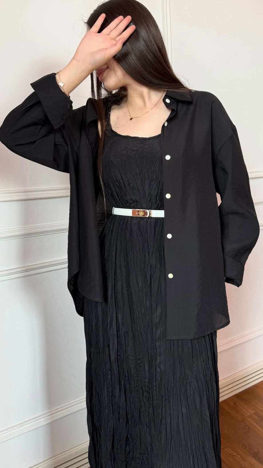 Zweiteiliges Set mit Faltenkleid und Oversize-Hemd