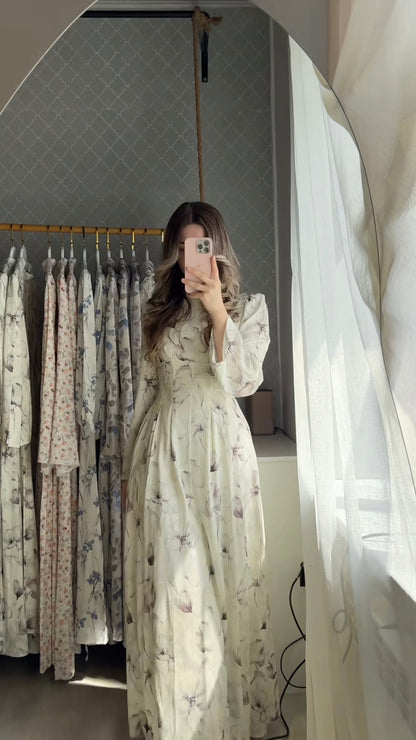 Maxikleid mit großflächigem Blütenmuster