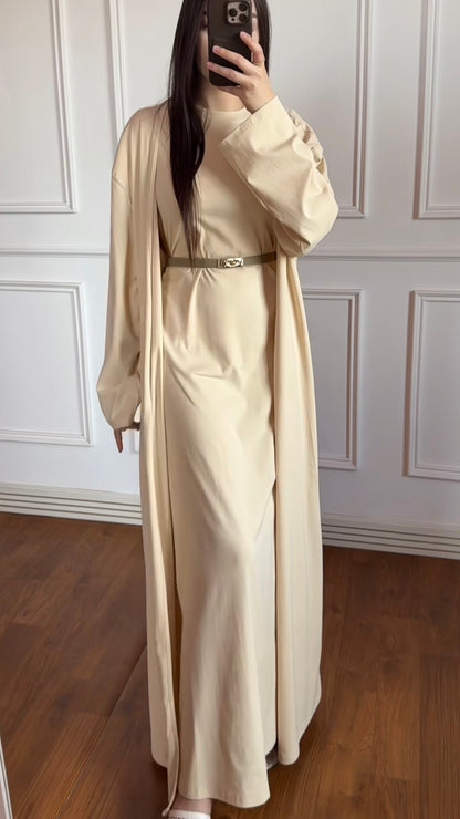 Zweiteiliges Kleid-Set mit passender offenen Abaya