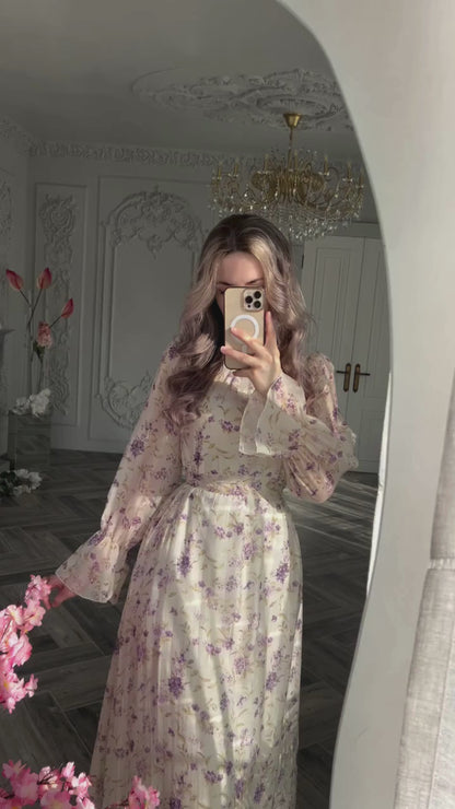 Maxikleid mit fliederfarbenem Blütenmuster