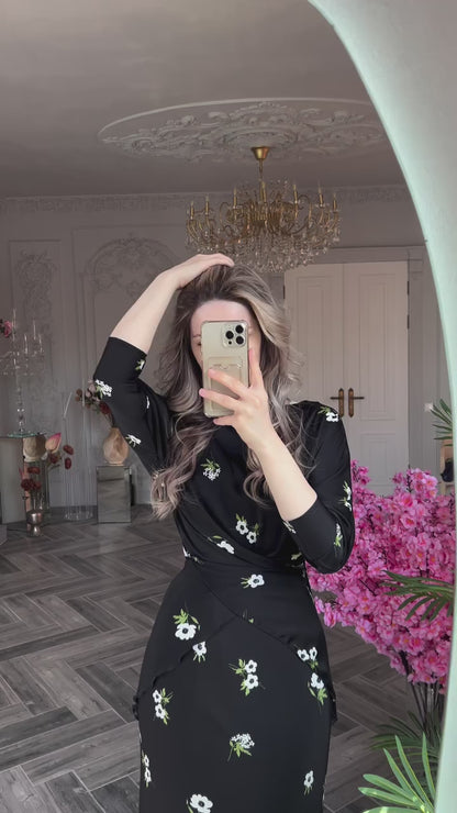 Schwarzes Maxikleid mit weißen Blumen