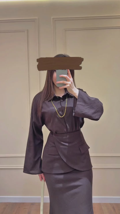 Zweiteiler mit Wickelbluse in Dunkelbraun